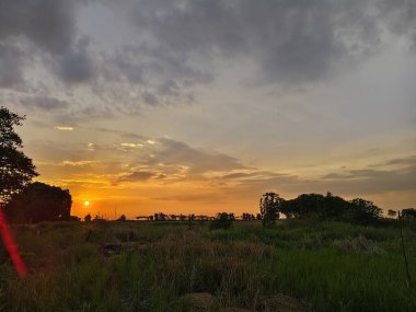 Dağlarda güzel bir gün batımı