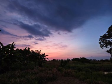 Dağlarda güzel bir gün batımı