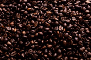 Kahve çekirdekleri fotoğrafın tamamı kahve çekirdekleri ile dolu.