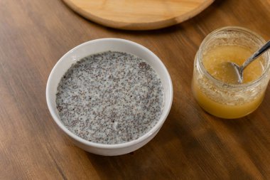 Ballı bir kase kutia, makro manzaralı. Yakın plan fotoğraf.