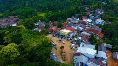 Batur Dağı. Batur Dağı, Endonezya 'nın Bali adasında Agung Dağı' nın kuzey batısında yer alan iki eş merkezli kalderanın merkezinde yer alan aktif bir volkandır..