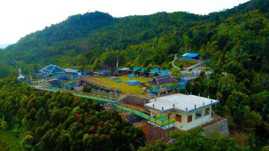 Pandeglang, Banten 'de Pandeglang Dağı eteklerinde büyüleyici bir köy, pitoresk bir üçgen oluşturur.. 
