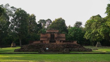 Muaro Jambi Tapınağı, Endonezya 'nın en büyük Budist tarzı kompleksi.