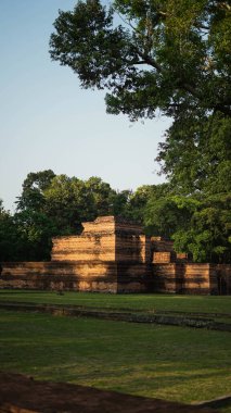 Muaro Jambi Tapınağı, Endonezya 'nın en büyük Budist tarzı kompleksi.