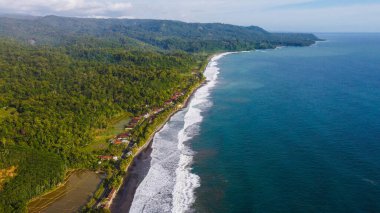 Bali 'deki Batu Tegi Sahili' nin havadan görünüşü
