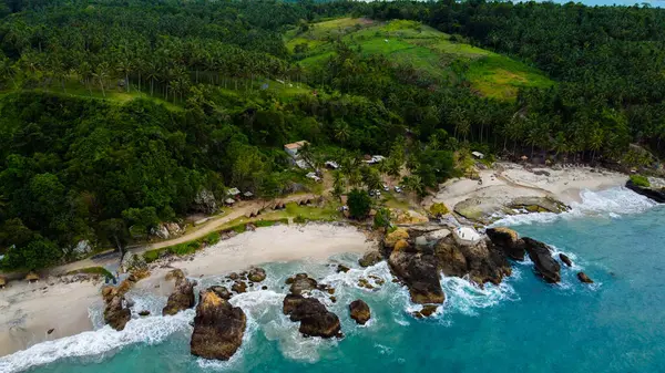 Bali 'deki Batu Tegi Sahili' nin havadan görünüşü,