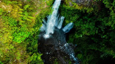 Sendang Gile Şelalesi, Rinjani Dağı Ulusal Parkı, Senaru Köyü, Bayan, Kuzey Lombok, Endonezya