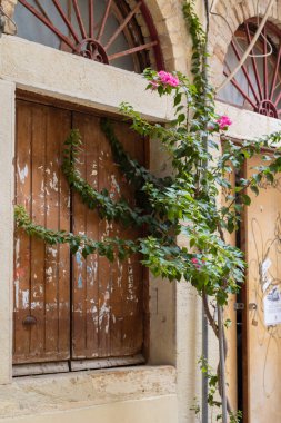 Yunanistan 'ın Korfu adasındaki tarihi eski Kerkyra kentsel manzarası büyüleyici mimari ve Akdeniz atmosferini gözler önüne seriyor.