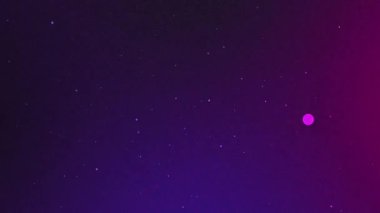 Estetik koyu mor eğimli arka plan, bulanık parıltılı toz parçacıkları, bokeh ışıltılı ve büyüleyici atmosfer, zarif, sihirli tasarım projeksiyon alanı 4K hareket döngüsü animasyonu için