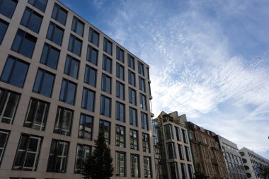 Şehrin modern binası