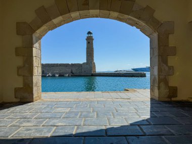 Yunanistan 'ın Rethymnon limanının girişindeki deniz feneri