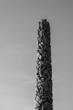 Vigeland Park, Oslo 'daki monokromatik heykel.