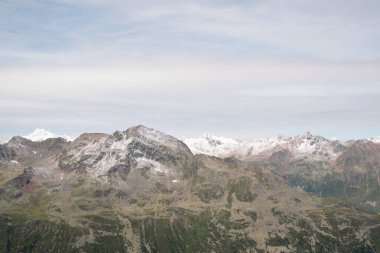 Avusturya Alpleri 'nin dağ zirveleri karla kaplandı