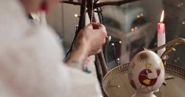 Paskalya için evinizi ısıtan eşsiz el yapımı dekorasyonlarla dekore etmeyi öğrenin. Bu tatilde yerinizi aydınlatacak yaratıcı fikirler ve teknikler keşfedin..