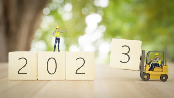 Illustration Render Workers Changing Year 2023 Wooden Block New Year — Stock Photo, Image