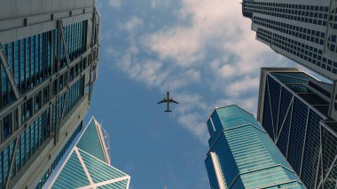 3 boyutlu illüstrasyon. Perspektif, gökdelen gökyüzüne yönelir. mavi gradyan. bina tasarımı