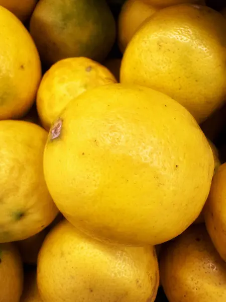 Sepetteki limonların görüntüsünü kapat