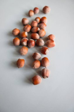 Kabuklu fındıklı dikey çekim