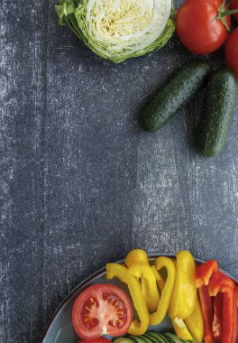 Ahşap arka planda taze sebzeler. yüksek kaliteli fotoğraf