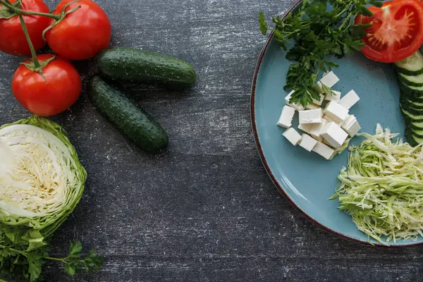 sağlıklı beslenme ve vejetaryen konsepti. taze organik sebze.