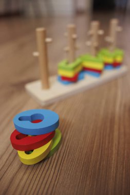 Tahtadaki oyuncak blokları