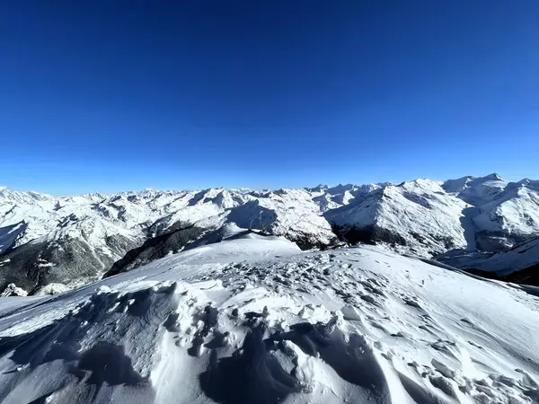 Dağların güzel manzarası