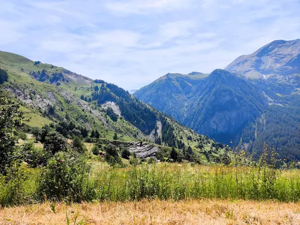 Dağlardaki manzara çok güzel. Doğa, seyahat