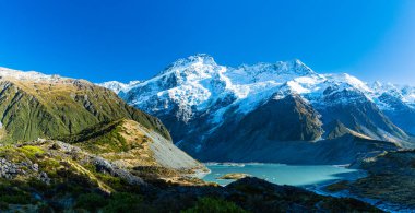 Mueller Gölü, Yeni Zelanda 'daki Aoraki Dağı Cook Ulusal Parkı' ndaki Hooker Valley Pisti 'nden görüldü.