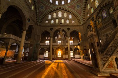 Türkiye 'nin Kayseri ilindeki Burunguz Camii şapeline giren güneş ışığı