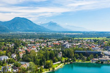 Slovenya 'daki Bled Castle' dan Bled Lake Bled kenti