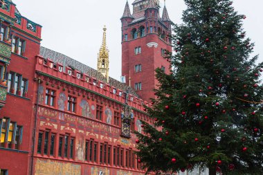 İsviçre, Basel 'deki Belediye Binası ve Noel Ağacı