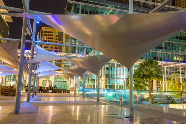 Dubai Uluslararası Finans Merkezi, Birleşik Arap Emirlikleri 'nde gece görüşü