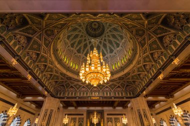 Muscat, Umman Sultan Qaboos Ulu Camii'nin iç