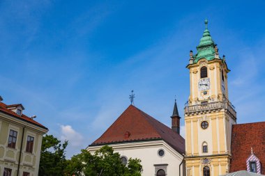 Bratislava, Slovakya 'daki Eski Belediye Binasının Saat Kulesi