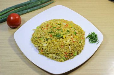 Sebzeli ve otlu pirinç.