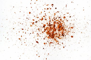 Beyaz arkaplanda kırmızı biber