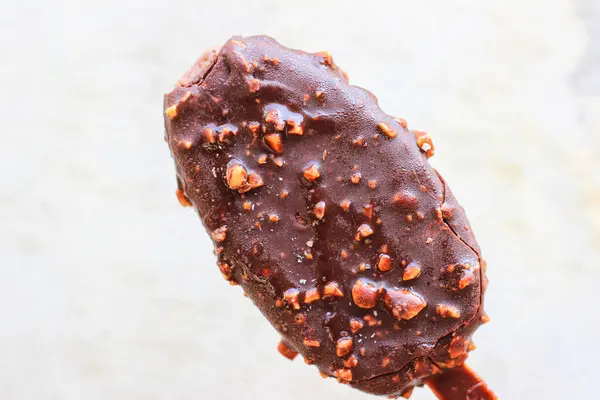 Çilekli ve çikolatalı.