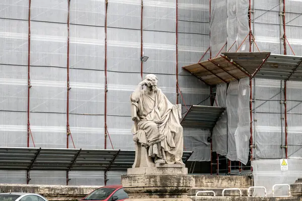İtalya, Roma 'daki Salvio Giuliano heykeliyle Adalet Sarayı' nda cephe restorasyonu