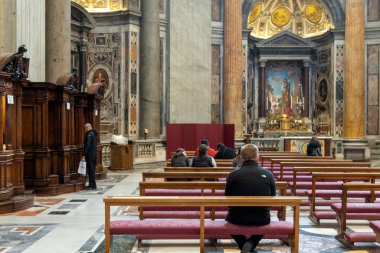Vatikan Şehri - 14 Kasım 2024: St. Peters Bazilikası 'ndaki İtirafçılar uzlaşma öneriyor