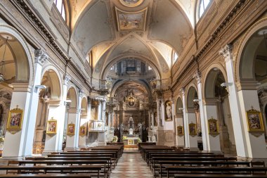 Chioggia, İtalya - 3. Mar 2025: Saint Andrew Kilisesi İçişleri - Chiesa di SantAndrea - 