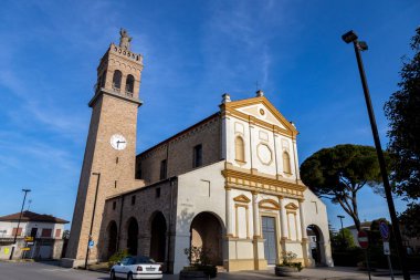 Codevgo, Padua, İtalya - 27 Nisan 2025: Veneto bölgesinde tarihi bir kilise olan San Zaccaria Kilisesi
