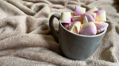 Şekerlemeli sıcak çikolata.