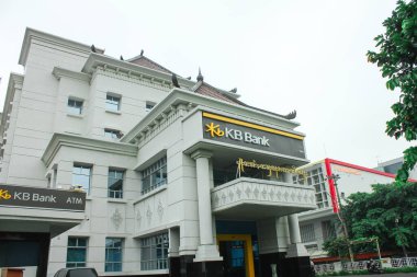 Endonezya, Solo - 8 Aralık 2024: yerel bir Endonezya bankası olan KB Bank, yerel ve yabancı para birimlerini depolama, takas etme ve yatırım yapma yeridir..