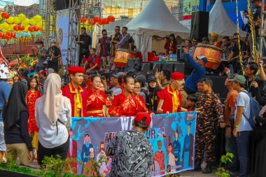 Endonezya, Solo - 26 Ocak 2025: Çin Yeni Yılı karşılayan çeşitli kültürlerden Grebeg Sudiro karnavalı