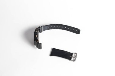 Kırık saat beyaz arkaplanda izole edildi