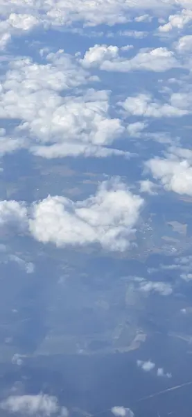 Gökyüzünün havadan görünüşü ve sabahları bulutlar