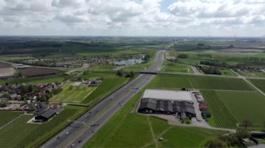 Hollanda Karayolu, Hollanda Karayolu, Hollanda karayolu ile kesişen bir Hollanda otoyolunun havadan görünüşü, Hollanda 'nın manzarasını gözler önüne seriyor