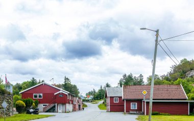 Visnes Gruvemuseum Norveç, İskandinavya beyaz çatılı kırmızı ev, Haugesund Visnes Madencilik Müzesi