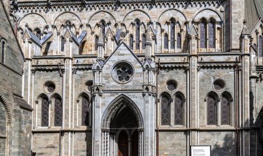 Norveç 'in Trondheim kentindeki Nidaros Katedrali' nin görkemli girişi