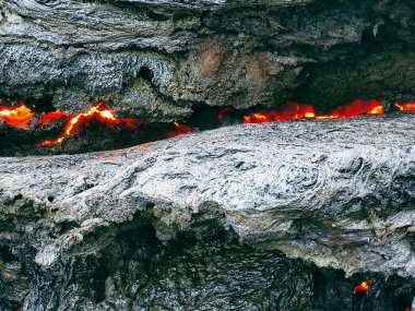Fagradalsfall Volkan Patlaması, İzlanda volkanı patlaması, Grindavkurkaupstaur, Güney Yarımadası, İzlanda. Fagradalsfjall, Reykjavk, İzlanda 'dan yaklaşık 40 kilometre uzaklıktaki Reykjanes Yarımadası' ndaki son Buzul Dönemi 'nde kurulmuş aktif bir volkandır..